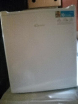 NOVÁ malá lednička Candy, tichá, objem 40 l