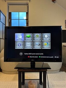 LG televize 37” + ovladač – funkční