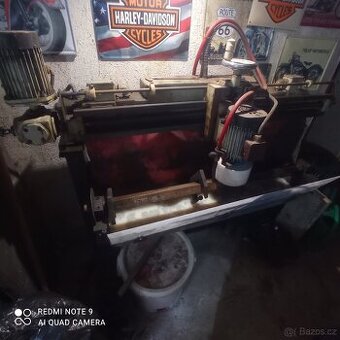 Bruska hoblovacích nožů, stříhacích atd