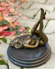 Bronzová socha soška - Nahá žena striptérka 2 - 1