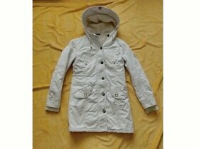 Bílý zimní kabát s kapucí Colours of the World velikost 34/3