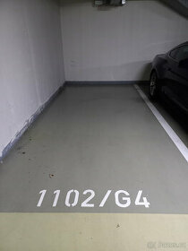 Prodej garážového stání v Vysočanech - 1