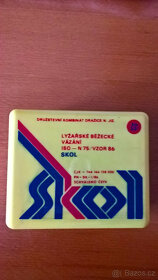 Lyžařské běž. vázání,  berle, vycházková hůl,retro rukavice