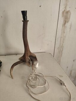 Lampa z paroží a lustr