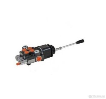 Hydraulický rozvaděč dvousekční s joystickem.