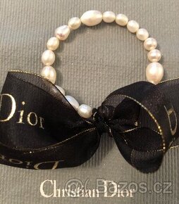 DIOR beauty - náramek s perličkami a mašlí