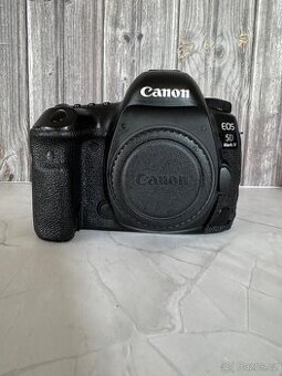 Canon 5D Mark IV