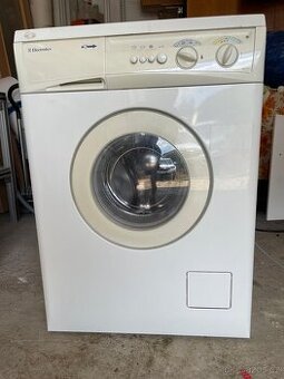 Pračka Electrolux- málo používaná
