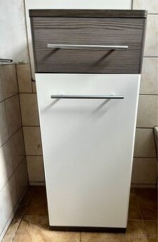 Koupelnová skříňka - 1