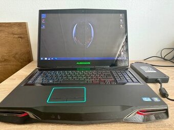 Alienware M18x R2 – herní legenda (i7 extreme, 2x GTX SLI)
