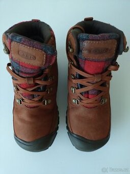 25) polobotky zimní zn. Keen
