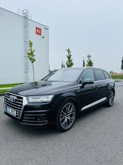 Audi SQ7, 4.0TDI V8 320kw,7 míst , tažné zařízení,první maji