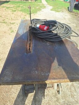 Prodám pilu na dřevo, tovární výroby