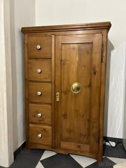 Krásná starožitná vařenka