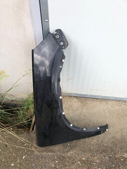 predni blatnik vw tiguan 5N 07-15 pravy cerny