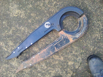 čz 125/175 450/453 - kryty řetězu a motoru,válce a držák ped