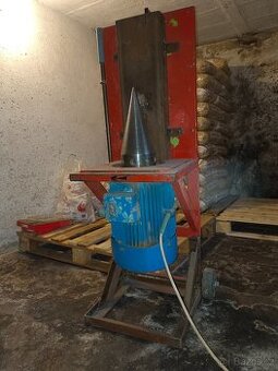 Štípačka na dřevo