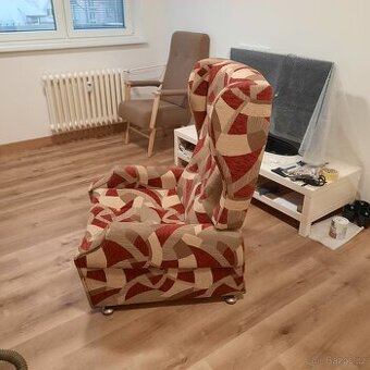 Polohovatelné křeslo