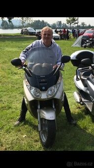 PIAGGIO X8 125 11KW ŘIDIČÁK B. KUFR ORIGINÁL