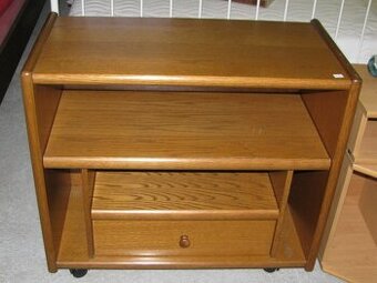 Stolek pod televizi na kolečkách