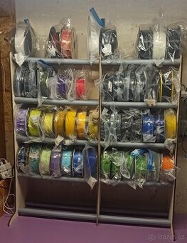 Stojan na filamenty – organizér / rack