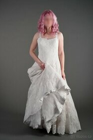 Laciné svatební šaty v ceně 1000 - 1500 Kč / kus, 10 kusů - 1