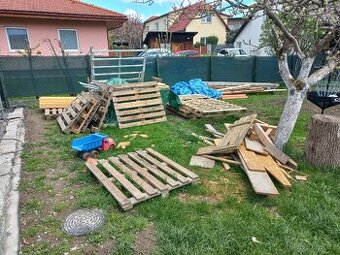 Palety a dřevo za odvoz