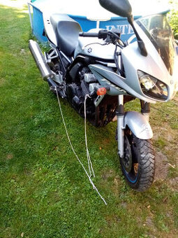 motocykl Yamaha FZS 600 RJ02