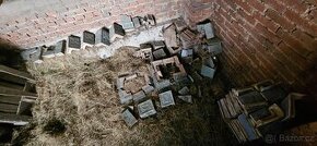 Historické, staré kachle (samostatné, volně uskladněné)