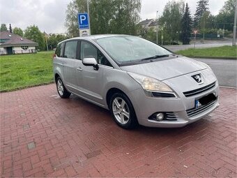 Peugeot 5008 2011