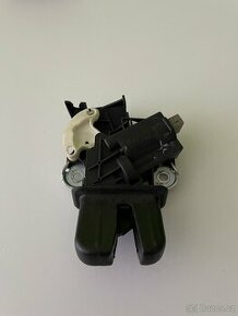 Passat CC B6/B7 zámek pátých dveří 4F5827505 D/C
