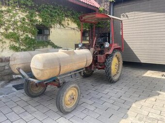 Traktor RS-09 čtyřválec
