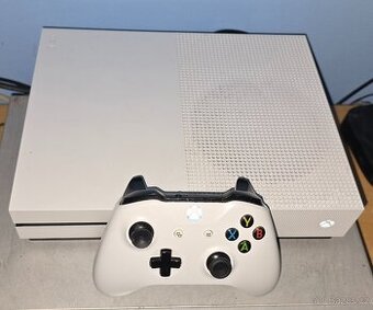 Microsoft Xbox One S / 1TB / Ovladač.