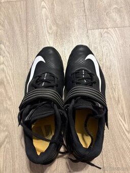 Nike Savaleos
