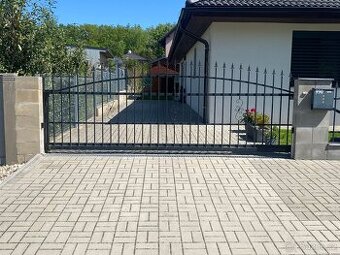 Plotové pole + samonosná brána