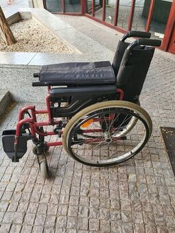 červený invalidní vozík Otto Bock
