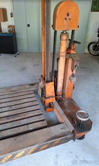 Nemecky nůžkový 2T hydraulicky zvedák DDR