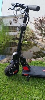ELEKTRICKA KOLOBEZKA Nitro scooters Rider 800 Pro SL černá
