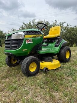 Zahradní traktor John Deere x126
