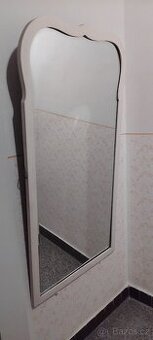 velké nástěnné zrcadlo bílý dřevěný rám