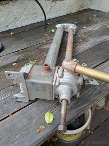 Historický lodní motor Seagull