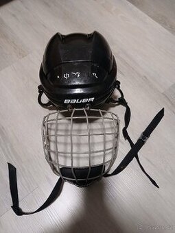Hokejová přilba 54cm