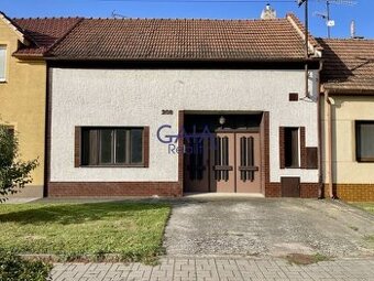 Louka - Rodinný dům k rekonstrukci na úpatí Bílých Karpat - 