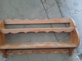 Dřevěná polička na zeď