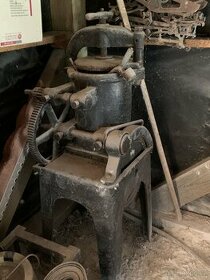 stará litinová narážka