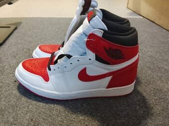 Nike Air Jordan 1 Retro High OG Heritage