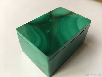 Starožitná malachitová škatulka