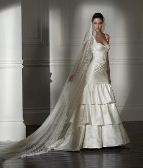 Hedvábné svatební šaty Pronovias