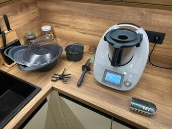 Vorwerk Thermomix TM5 + příslušenství