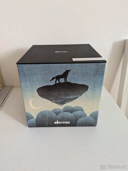 Prázdná dárková krabice s motivem (motiv vlk, les)